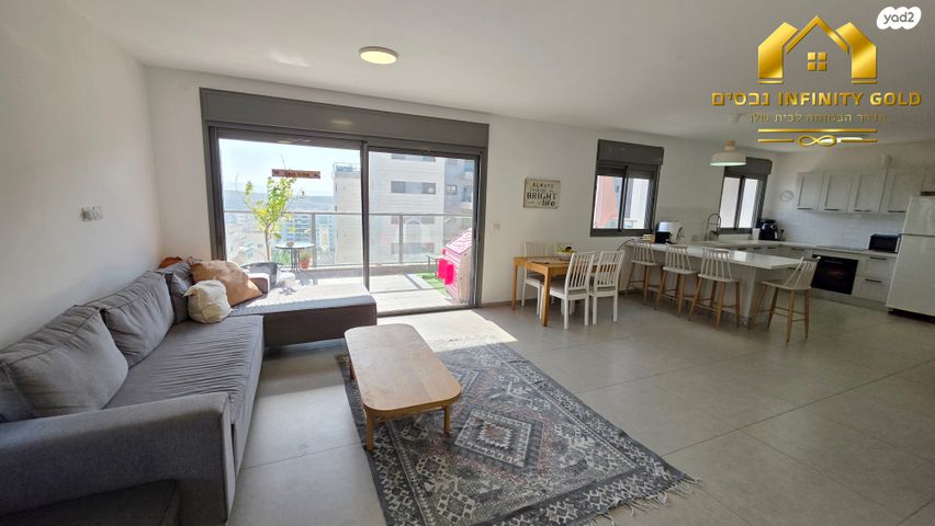 גג/ פנטהאוז, סביון, הפרחים, חריש