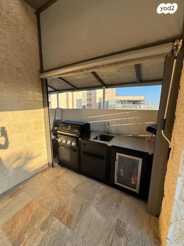 גג/ פנטהאוז, גדעון האוזנר, רמות הרכס, באר שבע