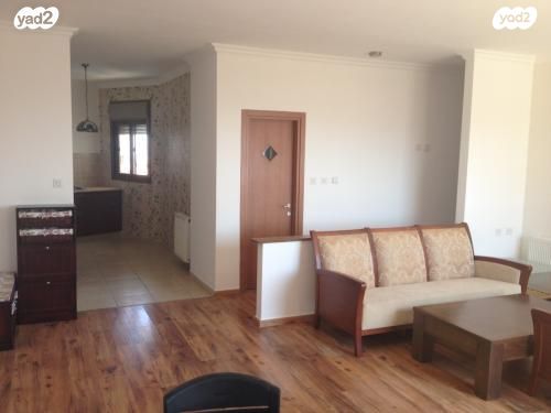 דירה, שכונה י"ג, מבשרת ציון