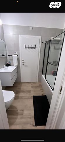 דירה, יצחק שמיר, נווה שרון / שער העיר, נתיבות