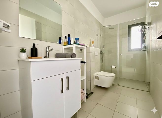 דירה, שדרות מנחם בגין 26, גבעת אולגה, חדרה