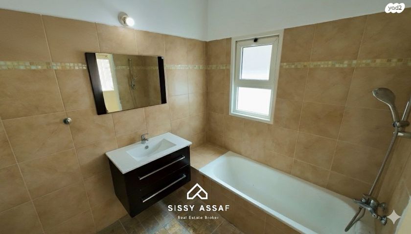 דירה, נחל הדס, צור יצחק, צור יצחק