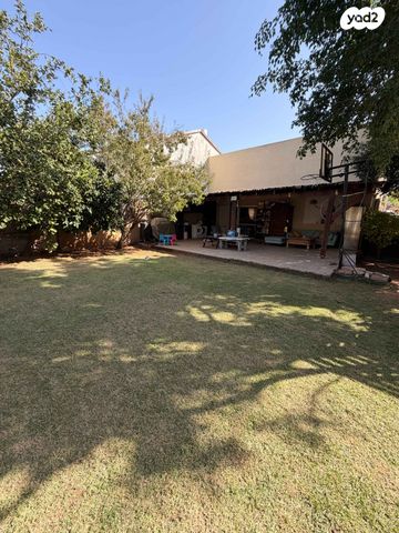 בית פרטי/ קוטג', שיכון עובדים, גן יבנה