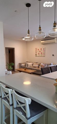 דירה, אסתר המלכה 12, משכנות זבולון, נתניה