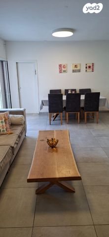 דירה, אסתר המלכה 12, משכנות זבולון, נתניה