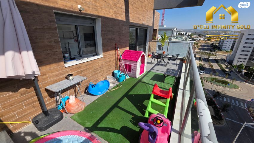 גג/ פנטהאוז, סביון, הפרחים, חריש