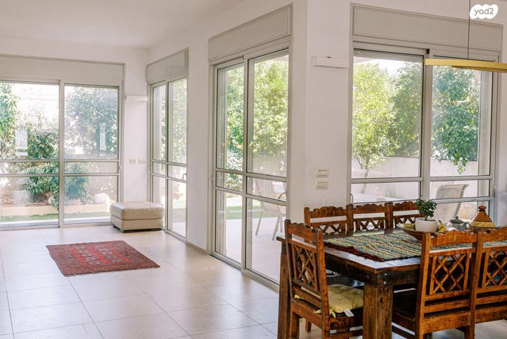 דו משפחתי, אבן יהודה