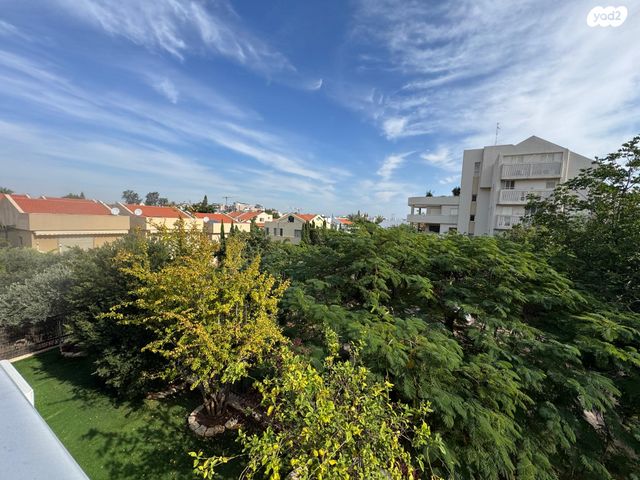 גג/ פנטהאוז, הצליל, קרית הפרחים - 2005, רעננה