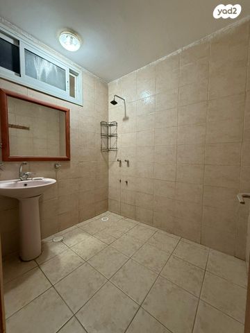 דירה, שלום עליכם, שלום עליכם, מגדל העמק