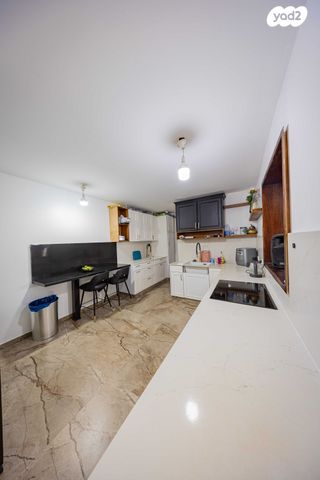 גג/ פנטהאוז, רבינא, דובב מישרים / רמת בית שמש ד-1, בית שמש