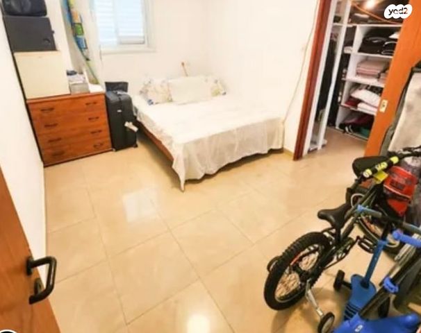 דירה, הרב עוזיאל 8, בת ים