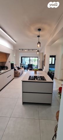 דירה, דרך השלום, גבעתיים