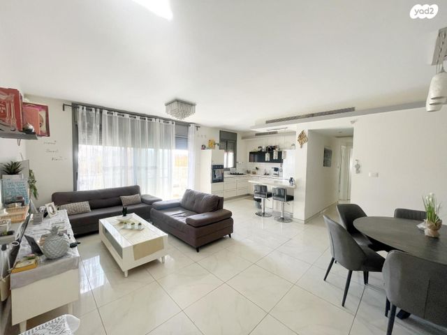 דירה, חזון אי"ש, רחובות הצעירה, רחובות