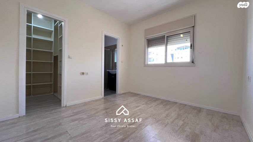 דירה, נחל הדס, צור יצחק, צור יצחק