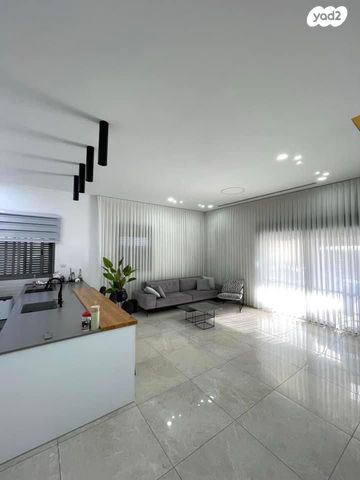 גג/ פנטהאוז, גדעון האוזנר, רמות הרכס, באר שבע