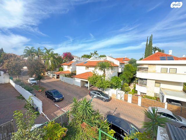 גג/ פנטהאוז, הצליל, קרית הפרחים - 2005, רעננה