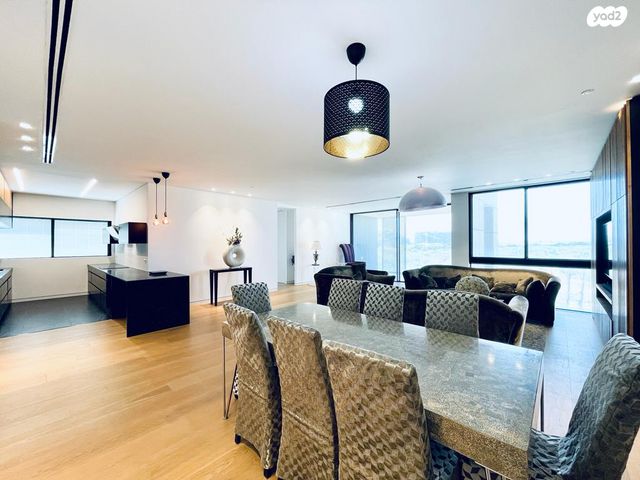 דירה, הרצליה