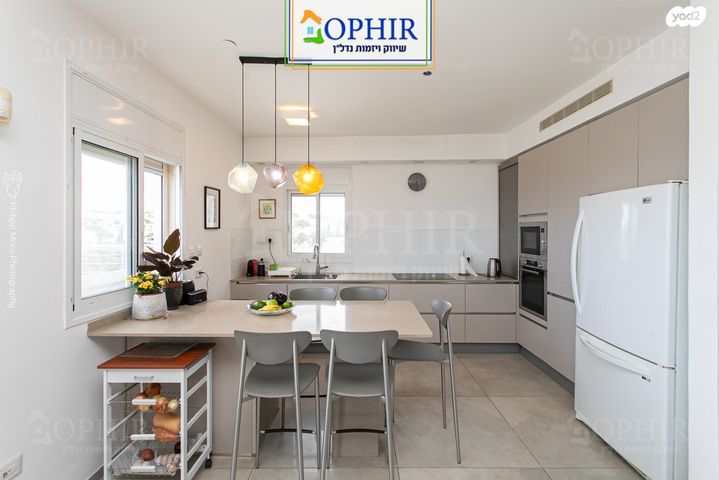 גג/ פנטהאוז, מורד הזמיר, אחוזה, חיפה