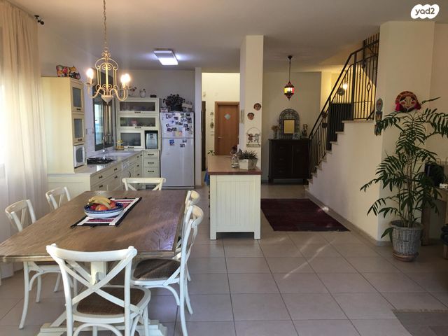 דו משפחתי, קדימה צורן