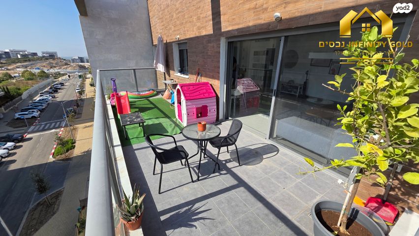 גג/ פנטהאוז, סביון, הפרחים, חריש