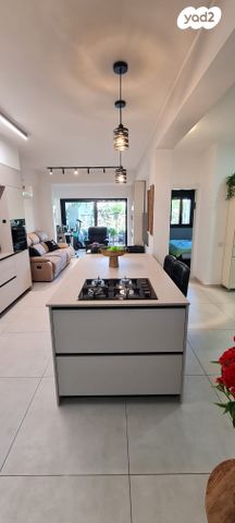 דירה, דרך השלום, תל אביב יפו