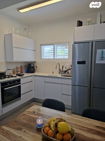 דירת גן, נווה עמל, הרצליה