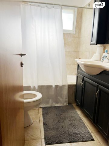 דירת גן, פורצי הדרך, נווה עמל, הרצליה