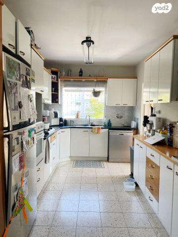 דירת גן, פורצי הדרך, נווה עמל, הרצליה