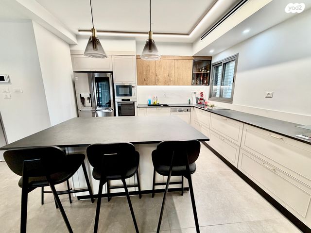 דירה, אבן גבירול, רחובות