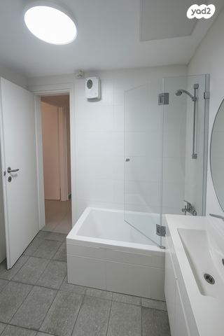 דירה, דבורה עומר, נאות שדה, רעננה