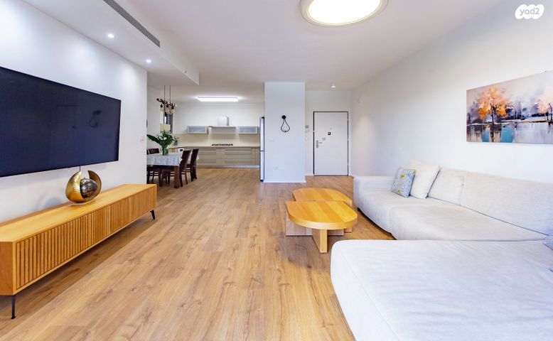 דירה, רפאל איתן, פתח תקווה