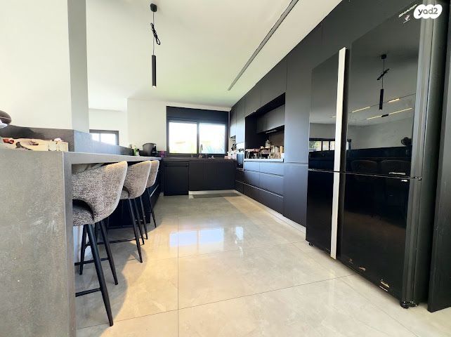 דו משפחתי, יוסף שפרינצק, קרית בנימין, קרית אתא