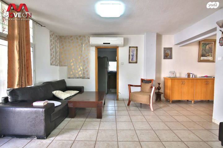 דו משפחתי, הרב עוזיאל 92, שיכון ד, טבריה