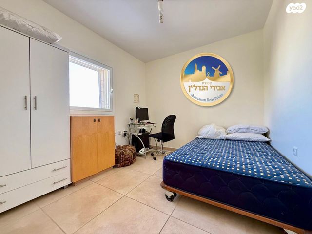 דירה, שמעון בן חמו, חומת שמואל, הר חומה, ירושלים