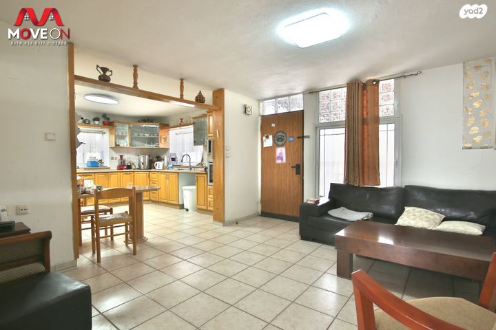 דו משפחתי, הרב עוזיאל 92, שיכון ד, טבריה