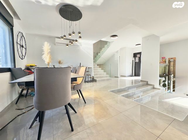 דו משפחתי, יוסף שפרינצק, קרית בנימין, קרית אתא