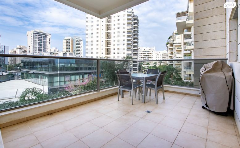 דירה, רפאל איתן, פתח תקווה