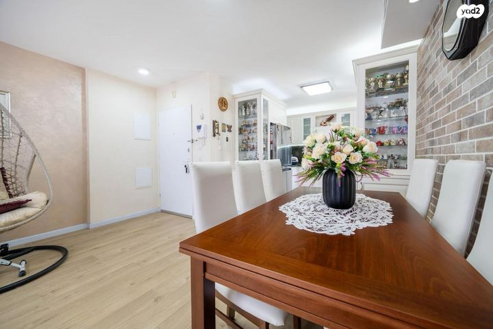 דירה, דוד טבצ'ניק, נווה גן, פתח תקווה