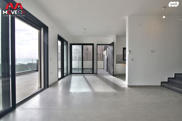 דירת גן, השקד 1, מגדל, מגדל