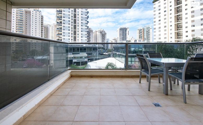 דירה, רפאל איתן, פתח תקווה