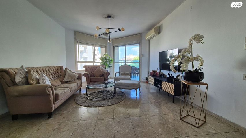 דירה, רחובות, פתח תקווה