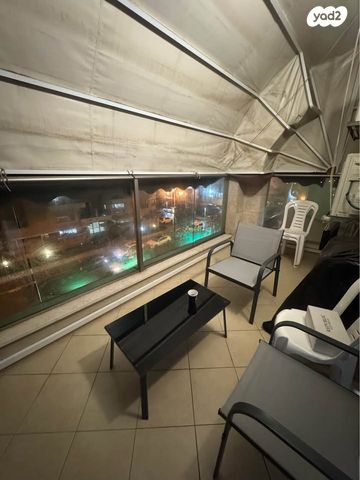 דירה, רחבעם זאבי, ברנע, אשקלון