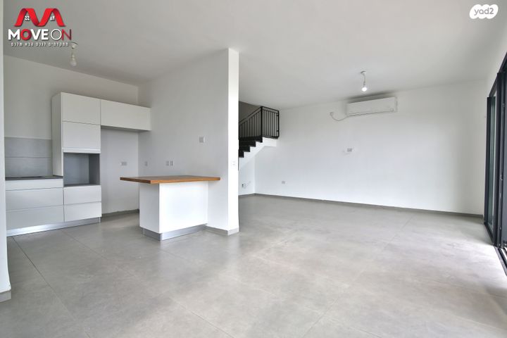 דירת גן, השקד 1, מגדל, מגדל