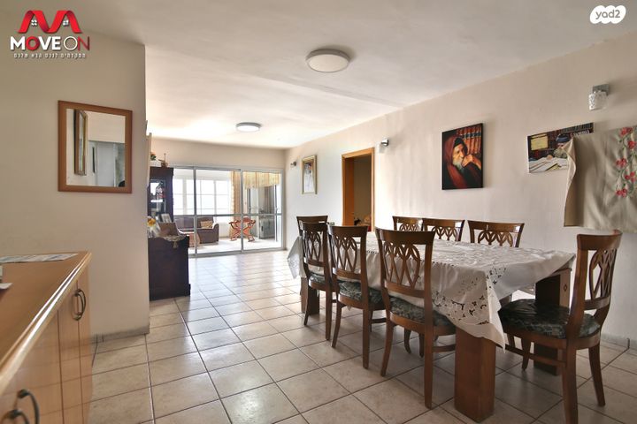 דו משפחתי, הרב עוזיאל 92, שיכון ד, טבריה