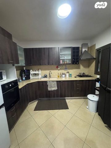 דירה, רחבעם זאבי, ברנע, אשקלון