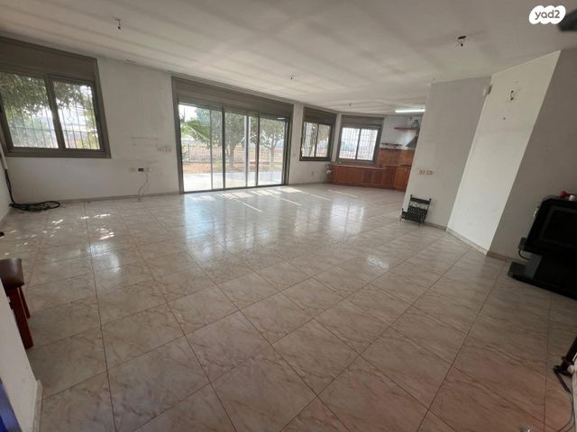 דו משפחתי, בנה ביתך, קדימה צורן