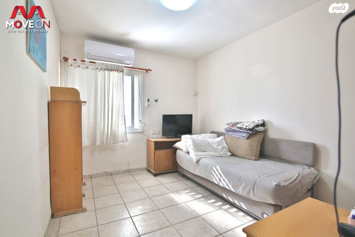 דו משפחתי, הרב עוזיאל 92, שיכון ד, טבריה