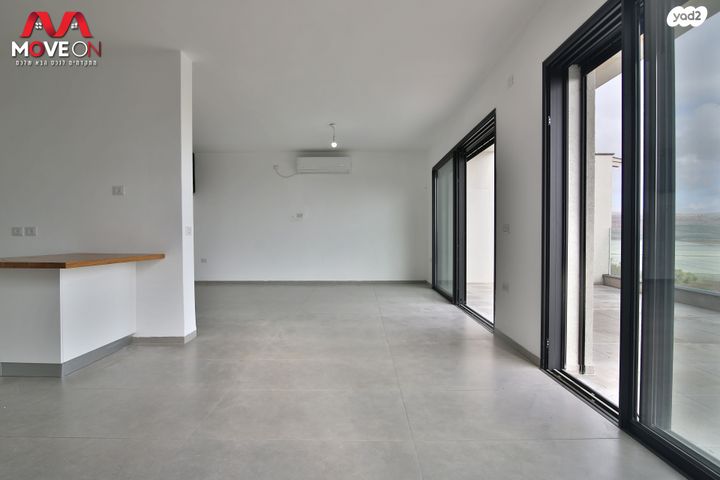 דירת גן, השקד 1, מגדל, מגדל