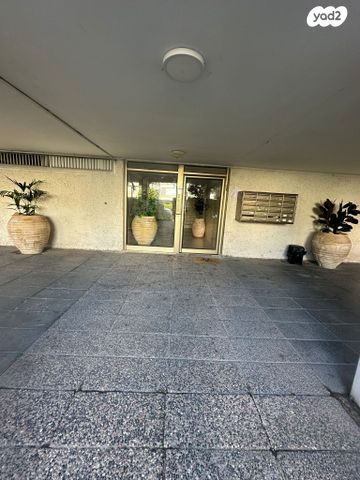 דירה, הרצליה