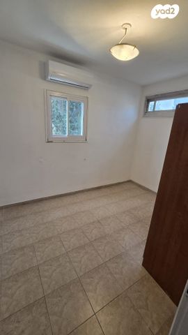 דירה, נתן אלבז, טירת כרמל